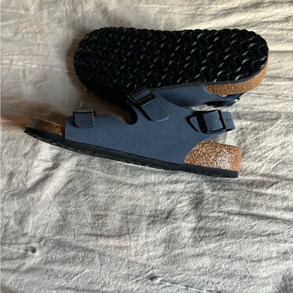 COPY - Birkenstock girls sandals NWOB size EU 34 in navy blue with black soles - Picture 4 of 5